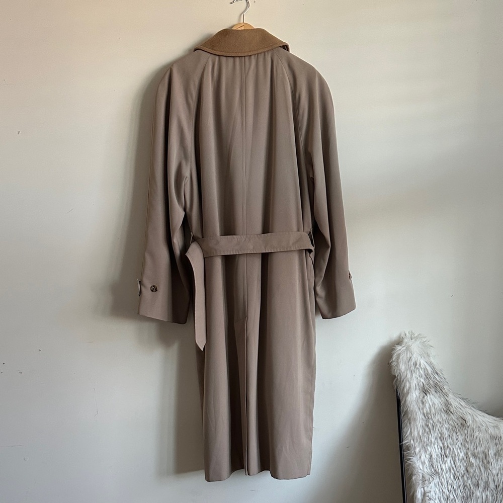 Burberry Beige Trench Coat with Check Lining - Picture 7 of 12